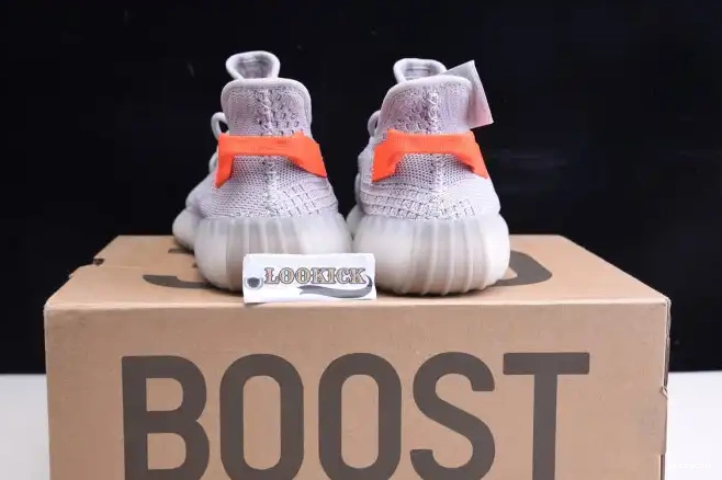 Boost Tail Light Yeezy V2 Adidas FX9017 350 0704